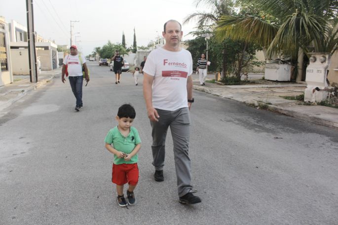 Fernando Xacur, continua sus recorridos por colonias de Mérida