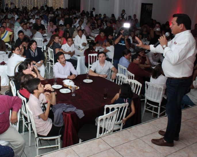 "Huacho" hace un compromiso con los jóvenes