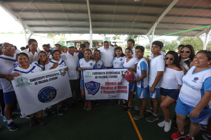 Personal al servicio del estado contribuye a los logros de Yucatán: RZB