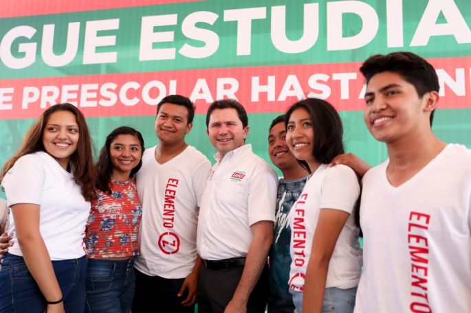Presenta Sahuí su estrategia en favor de la educación denominada “Sigue estudiando”