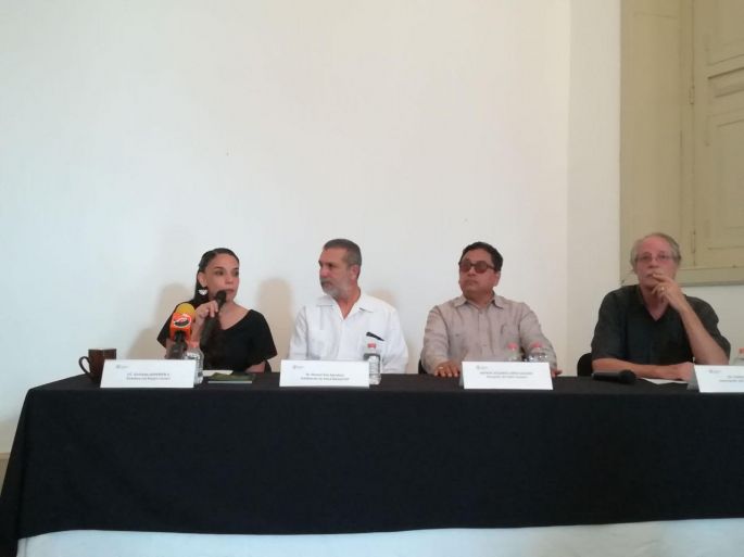 Presentan guía del migrante yucateco