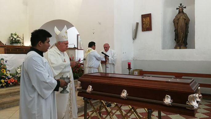 Dan el último adiós al Padre Carlos Roca Lara