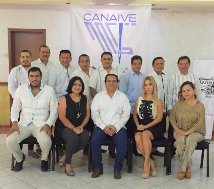 Ventas por 13 millones de pesos esperan los empresarios del vestido de Yucatán en México