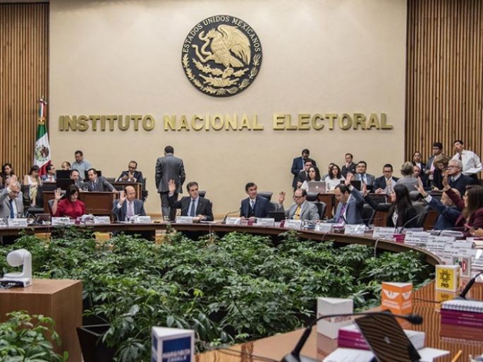 El INE da tres horas de plazo a varias empresas que hacen guerra sucia en contra de Andrés Manuel López Obrador