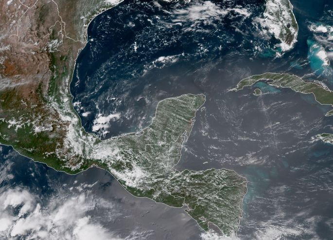 Condiciones muy calurosas para el fin de semana, sin descartar lloviznas por las tardes