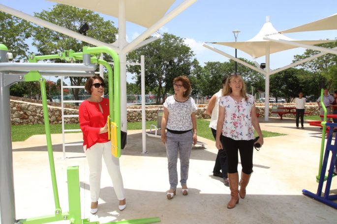 El Ayuntamiento de Mérida, líder en obras de gran impacto social, afirma la cónsul de Gran Bretaña, Grace Chun