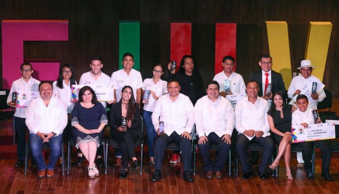 Se distingue a ocho jóvenes de Yucatán por destacar en diferentes ámbitos