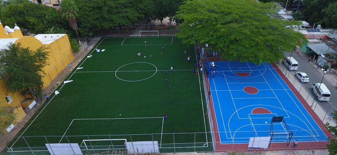 La alcaldesa María Fritz entrega canchas de usos múltiples y de Fut 7 en Cholul