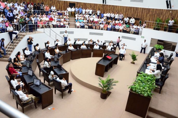 El PRI se impone en la primera mesa directiva de la LXII Legislatura 