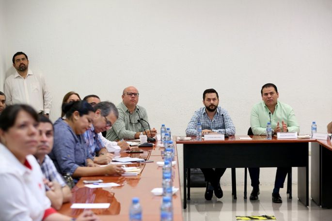 Finanzas, deuda y transparencia fueron abordados en la transición