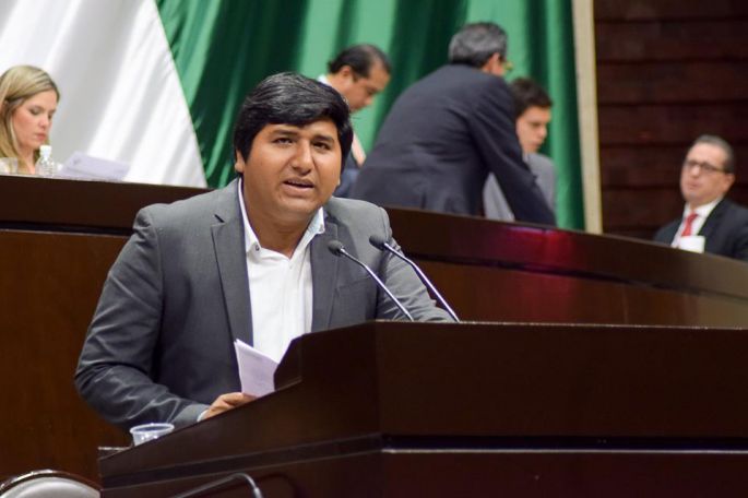 Sería inmoral aumentar salarios a diputados locales: Rogerio Castro