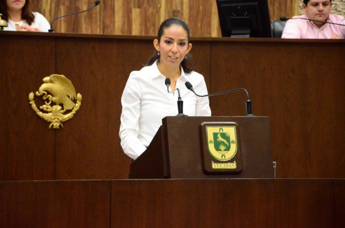 La SEGEY no da insumos a escuelas: Paulina Viana