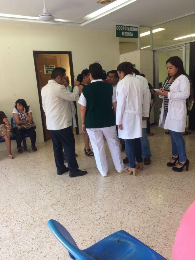 Protesta de médicos de la UMF No. 58 del Imss, por saturación de consultas
