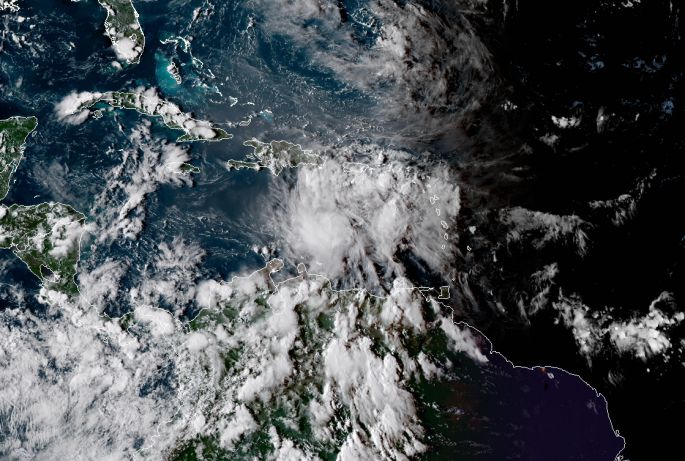 Aguas ... Isaac es de nuevo Tormenta Tropical; se recomienda a la población estar pendiente