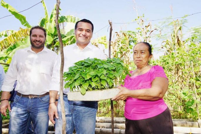 Renán Barrera dará mayor impulso a la producción agrícola en comisarías; visita a beneficiarias en la comisaría de Oncán