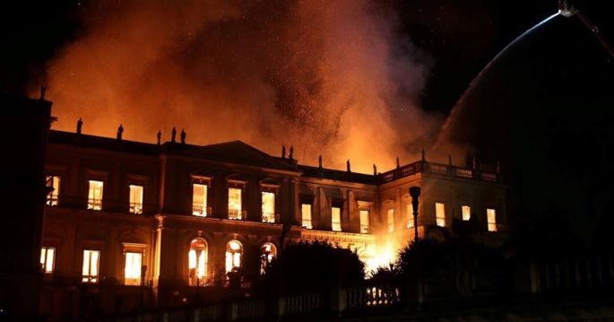 Incendio consume el histórico Museo Nacional de Rio, uno de los más antiguos de Brasil