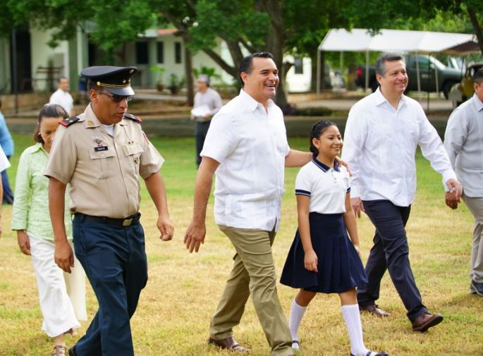 Renán Barrera reafirma su compromiso con la educación en valores y libre de violencia