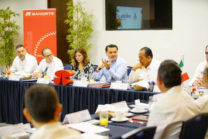 Renán Barrera refrenda su compromiso de generar mejores condiciones para la inversión en Mérida