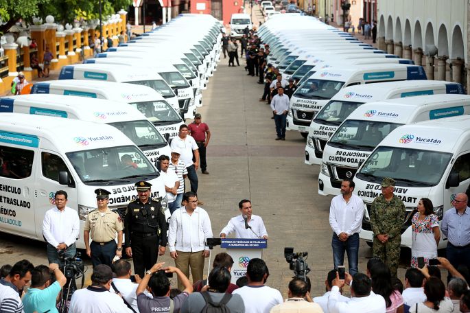 Entregan los primeros 47 vehículos de traslado médico para personas de escasos recursos