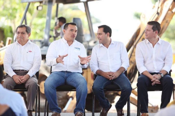 Mauricio Vila Dosal y Renán Barrera Concha ponen en marcha la construcción de 120 kilómetros de calles en Mérida