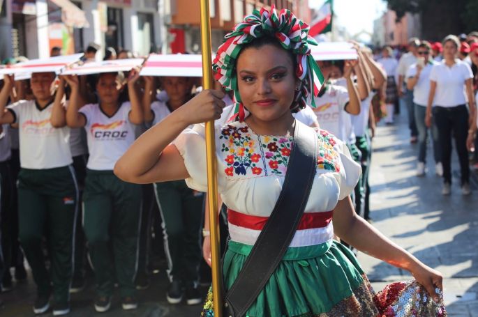 Yucatecos dan muestra de civismo en desfile por aniversario de la Revolución Social Mexicana