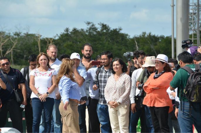 Diputados y especialistas visitan la granja porcícola de Homún 
