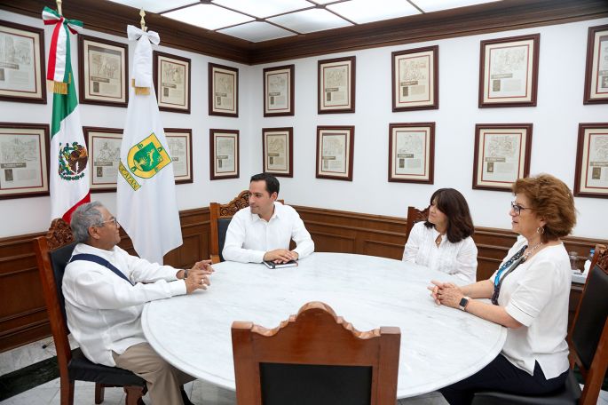 Mauricio Vila y Armando Manzanero se reúnen, hablan de la importancia de preservar las tradiciones, gastronomía y bellezas de Yucatán