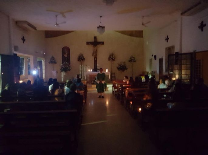 Iglesias, farmacias, tiendas, hoteles, funerarias se suman en el apagón en Mérida