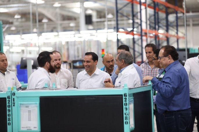 Empresas confían en Yucatán para seguir invirtiendo; recorre el Gobernador Vila Dosal la segunda planta de la firma alemana Leoni