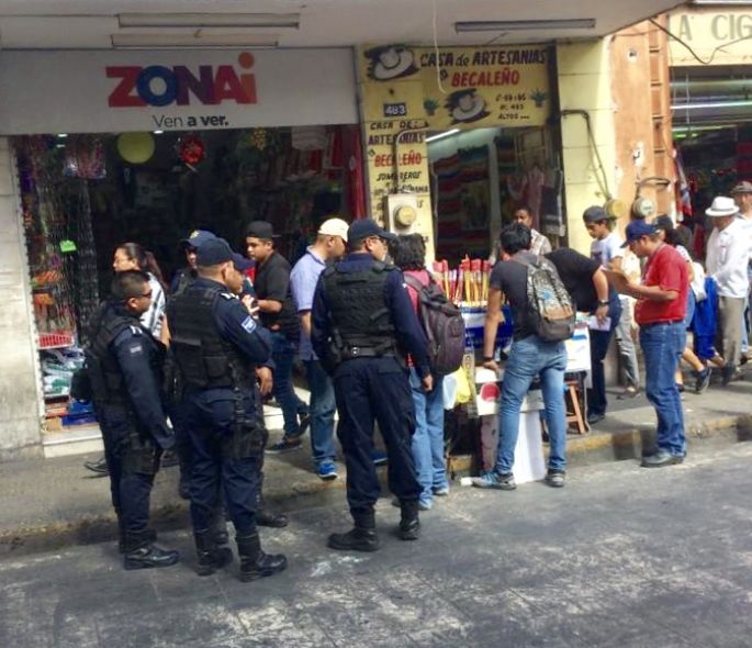 Se llenan las calles de Mérida de vendedores ambulantes de pirotecnia