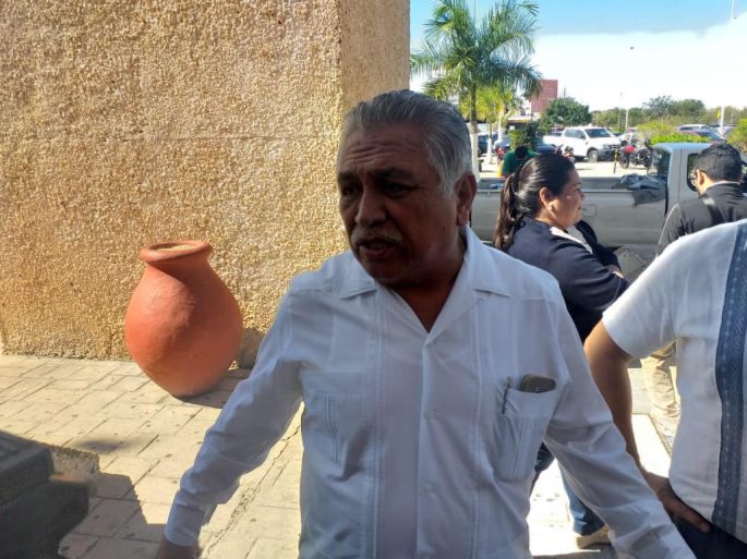 Burócratas estatales esperan un buen aumento de sueldo