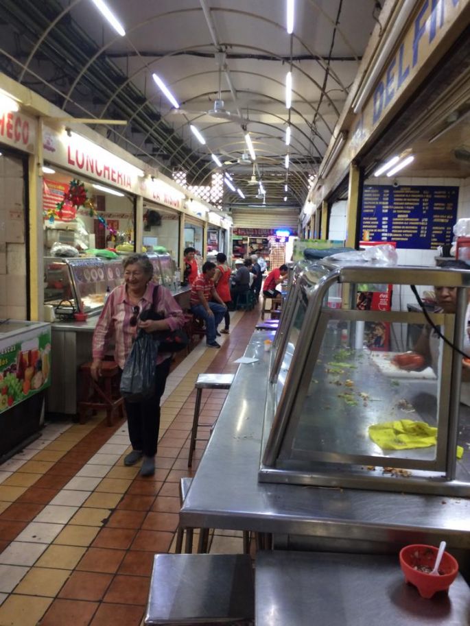 Denuncian locatarios del Bazar "García Rejón" al alcalde Renán Barrera Concha