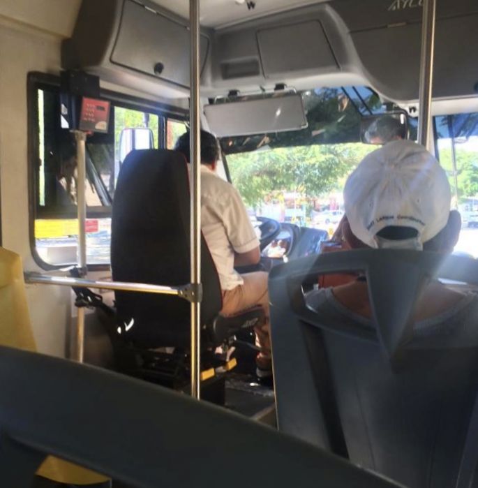 Troglodita chofer del minibús A-81 de la Alianza de Camioneros maltrata a los usuarios. Llamado a la DTEY  y a la ACY