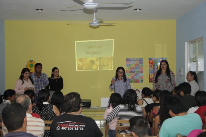 Imparten taller de estimulación de lenguaje en Tekax
