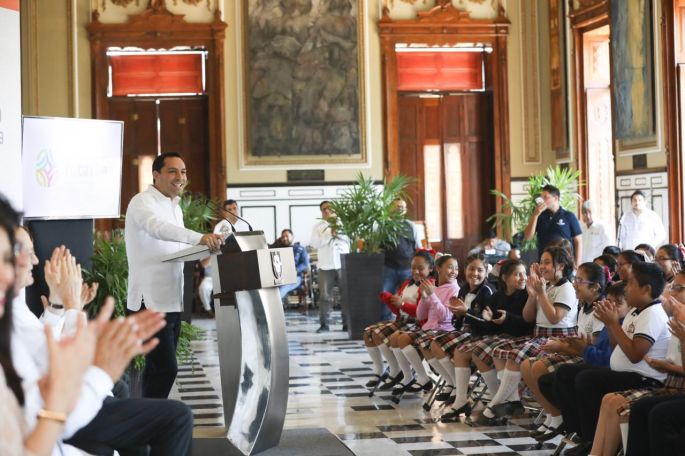 Mauricio Vila impulsa programa para llevar salud visual a todas las primarias y secundarias de Yucatán