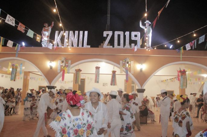 Encabeza el alcalde Diego Ávila las festividades por la magna vaquería en la esplendorosa Kinil 