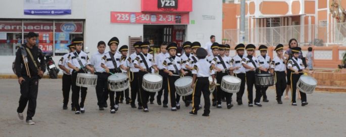 Emotiva exhibición de bandas de guerra  en Tekax