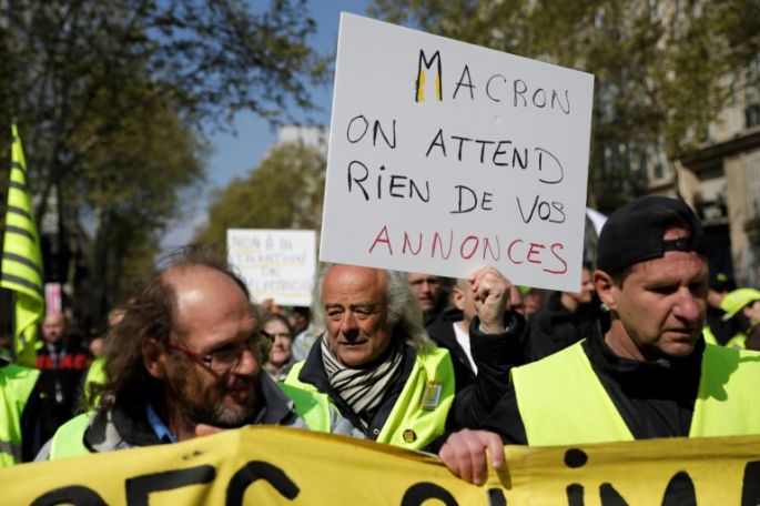 Macron anuncia nuevas medidas para salir de la crisis de los "chalecos amarillos"