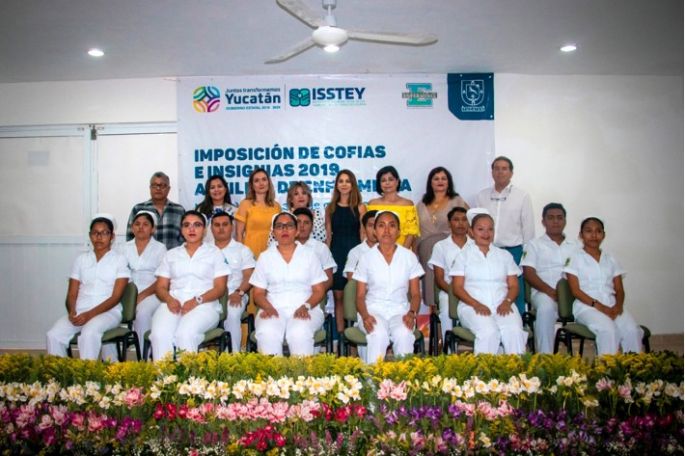 Estudiantes de Enfermería del Isstey reciben sus cofias e insignias