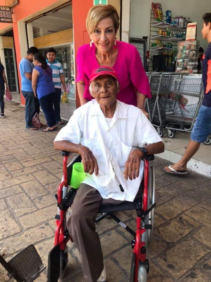 Cumple la Diputada María Ester Alonzo con personas con discapacidad; entrega más de 200 aparatos ortopédicos 