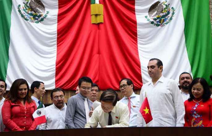 Diputados de la Asamblea Nacional de Vietnam visitan el Congreso yucateco