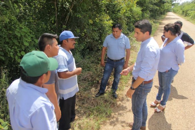 Realizan acciones de bacheo y limpieza  en beneficio de las comisarías de Tekax 
