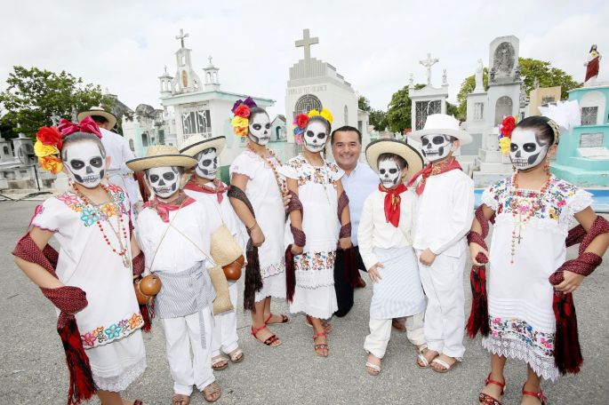 Presentan el programa de actividades que giran en torno al “Hanal Pixán”