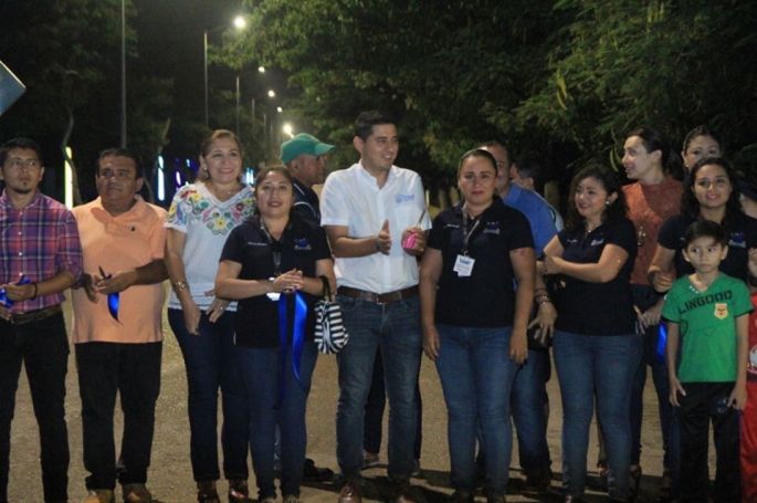 Inaugura el alcalde Diego Ávila importante obra de alumbrado público