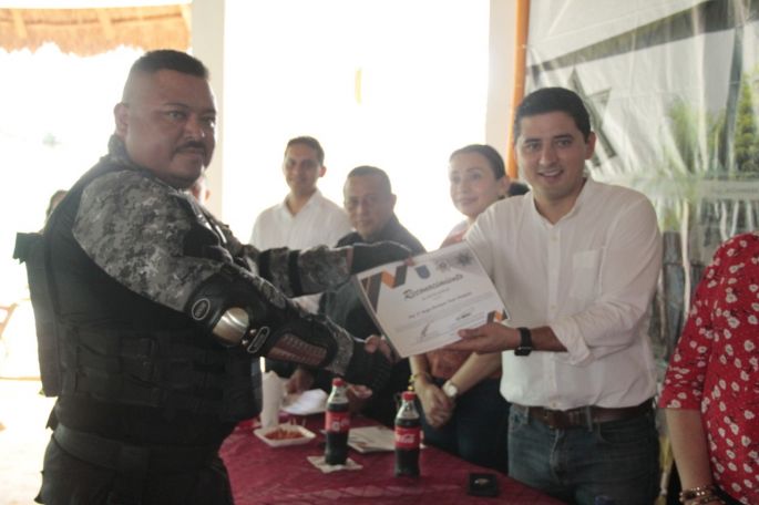 Merecido reconocimiento a la policía municipal de Tekax