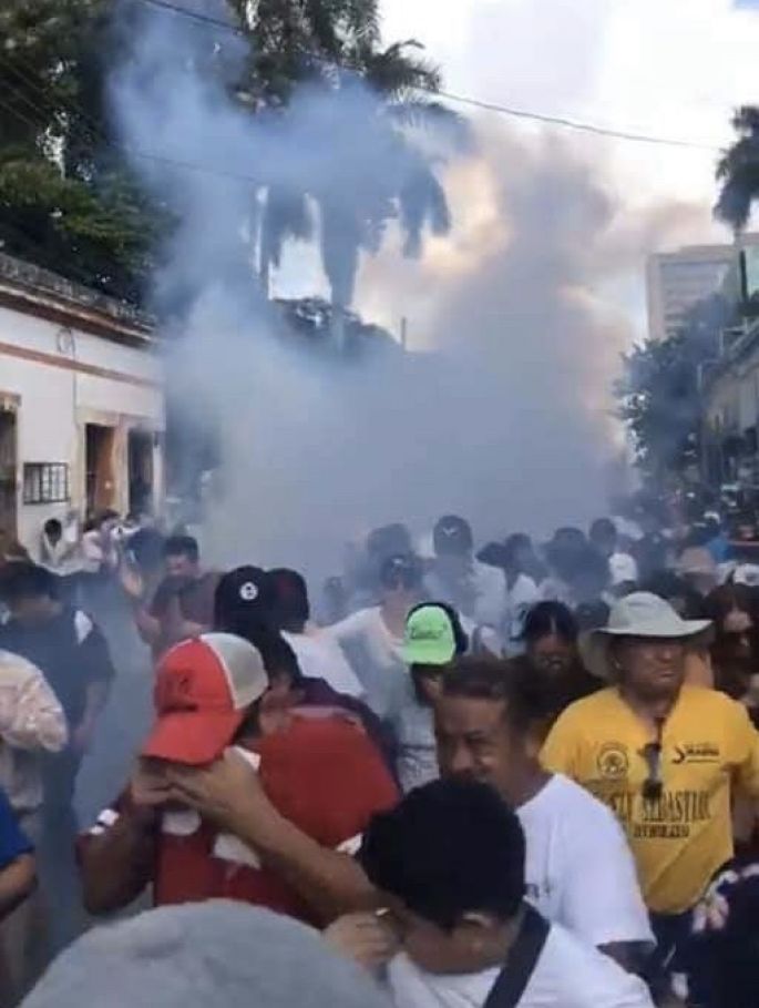 Violenta represión del gobierno de Mauricio Vila a una protesta pacífica en Mérida