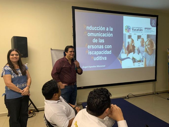 Capacitan a empleados de Cultur para comunicarse con personas con discapacidad auditiva 