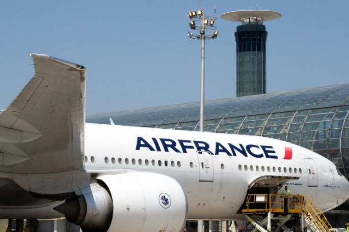 Aerolíneas prolongan la suspensión de vuelos hacia China a causa de la epidemia