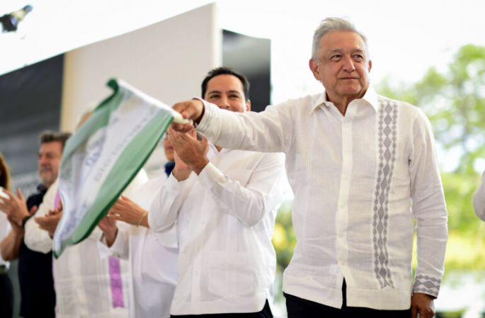 AMLO echa porras a los empresarios, se olvida de Vila