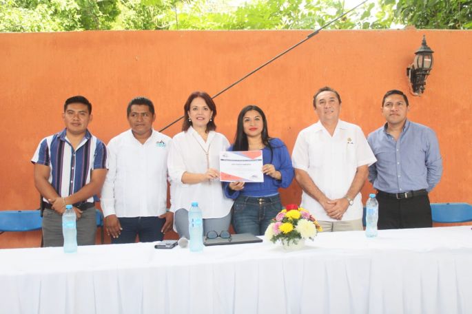 Reconoce el IEPAC a la alcaldesa de Tinum, Natalia Mis Mex, por su compromiso con la transparencia
